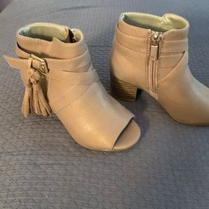 Kenneth Cole little girl boots.  Never worn. Size 11